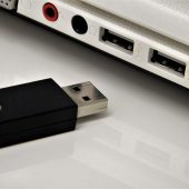 企業は使用を禁止すべき？ USBメモリの危険性